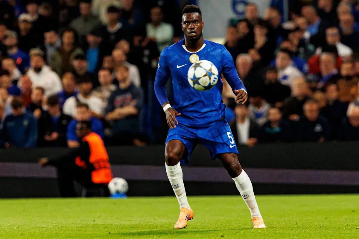 Player in blue kit controlling ball during match Player in blue kit controlling ball during match