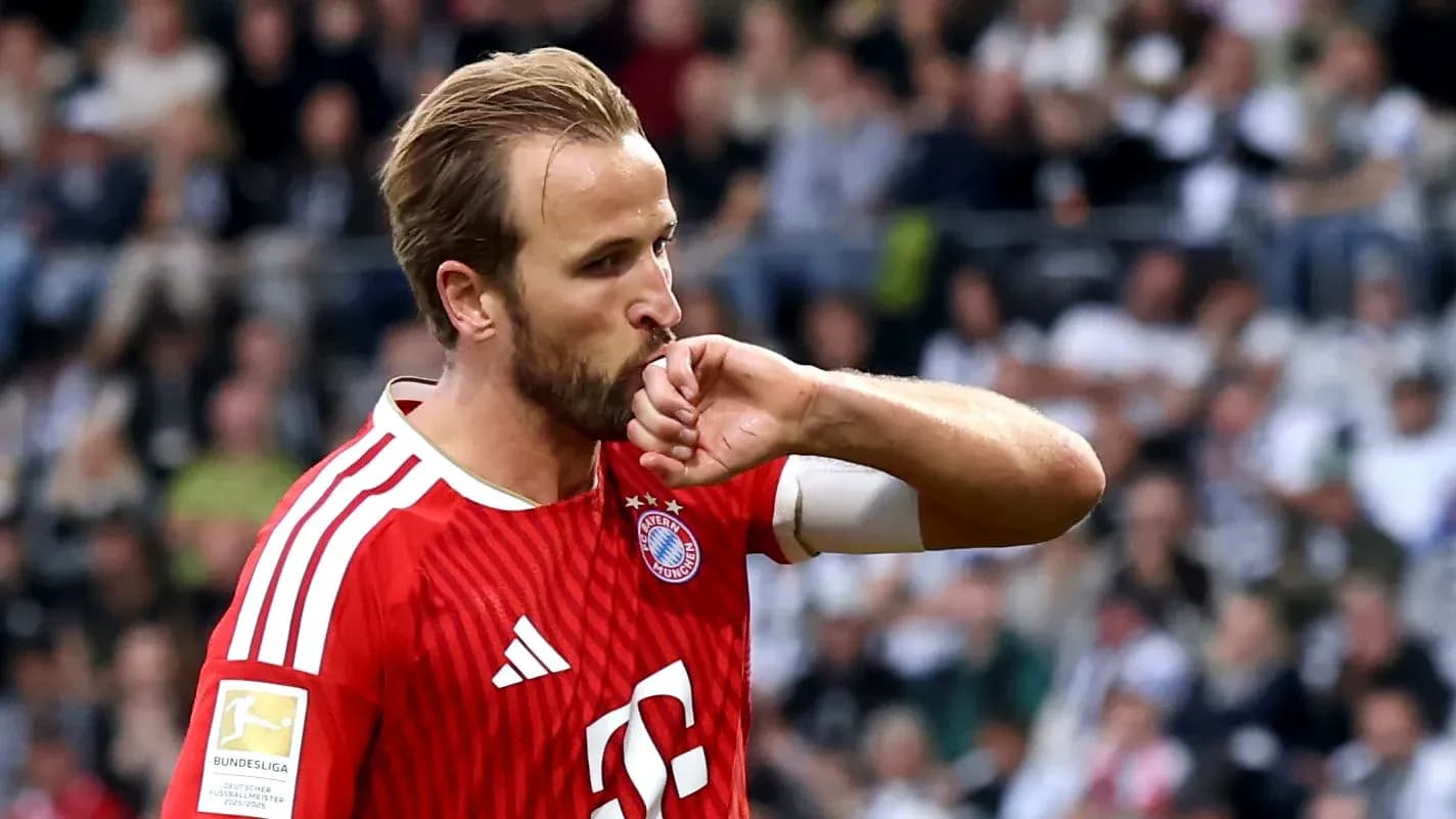 Player kissing his hand during a match Player kissing his hand during a match