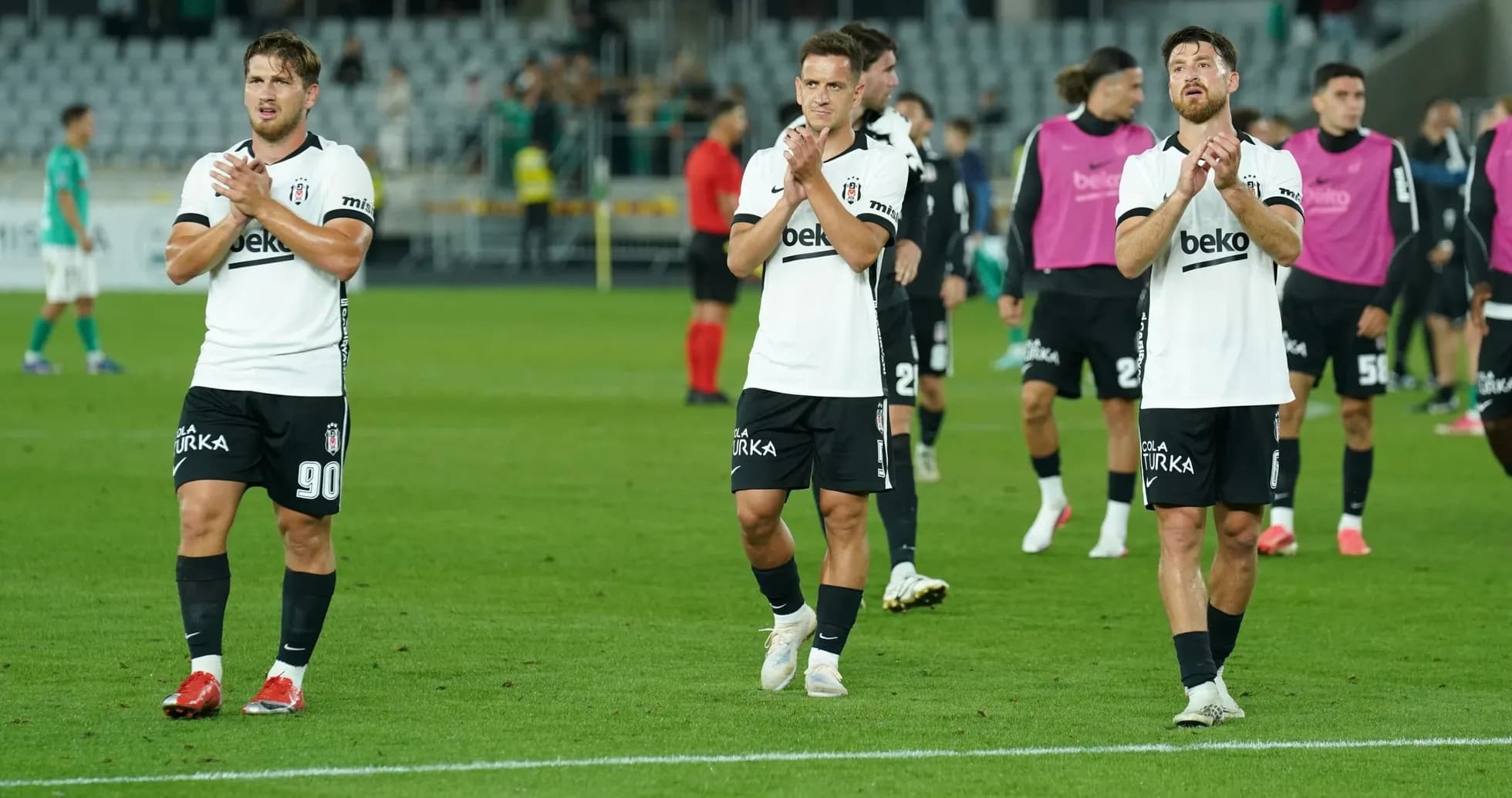 Beşiktaş players applauding fans after the match Beşiktaş players applauding fans after the match