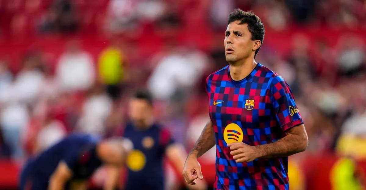 Player warming up in Barcelona kit before match Player warming up in Barcelona kit before match