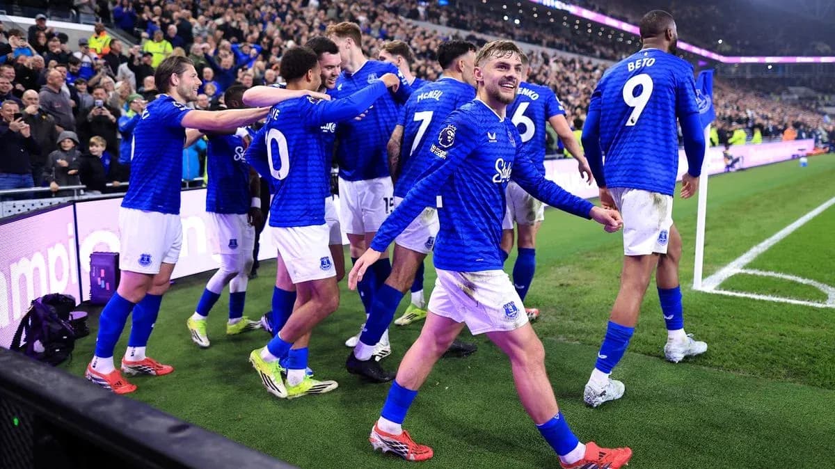 Everton players celebrating a goal on the pitch Everton players celebrating a goal on the pitch