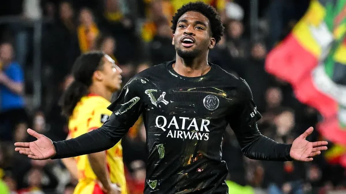 Player celebrating goal in PSG black kit Player celebrating goal in PSG black kit