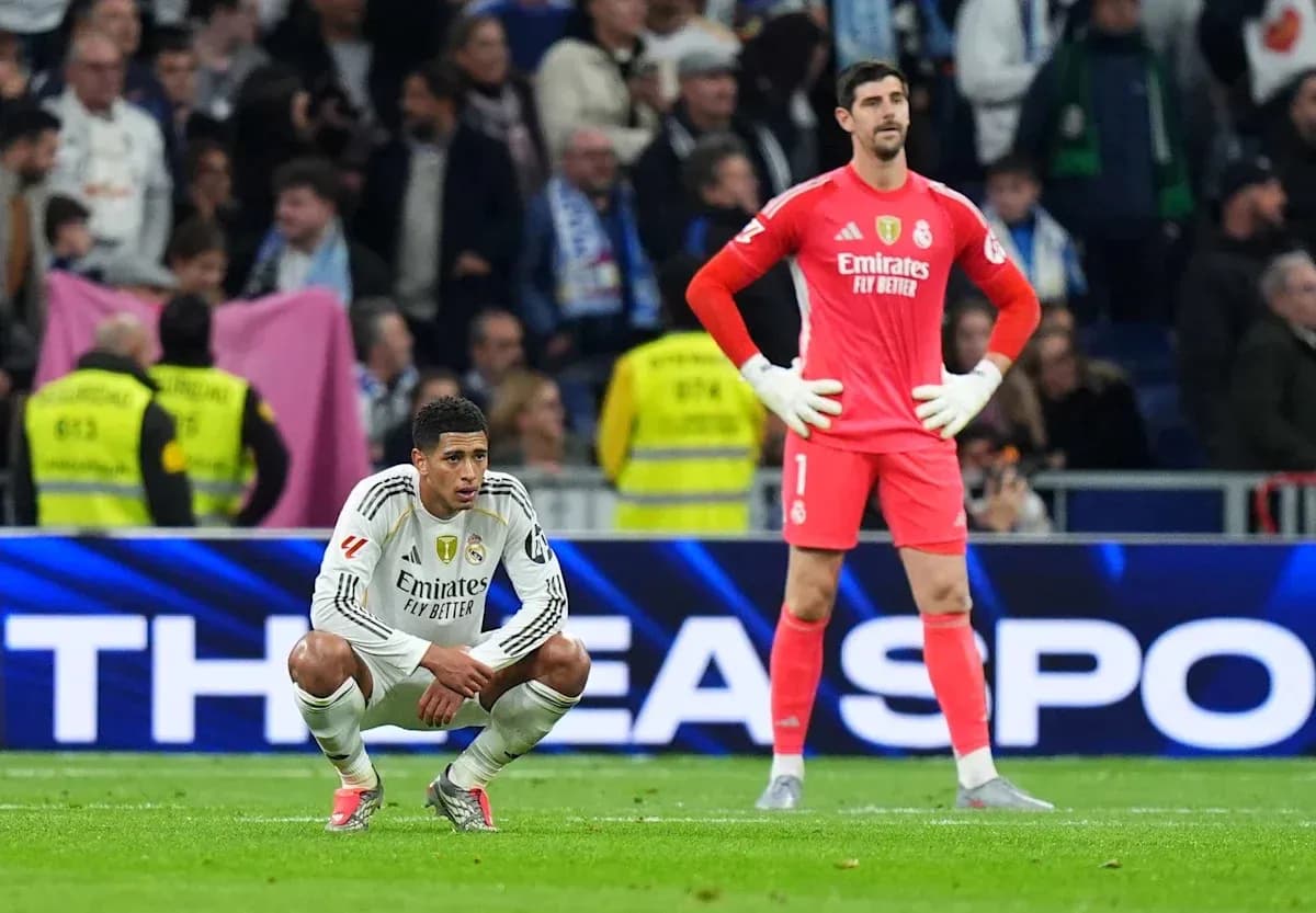 Real Madrid players reacting during a tense moment Real Madrid players reacting during a tense moment