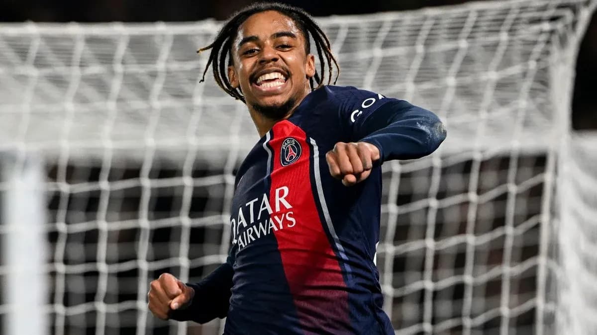 Player celebrating a goal in PSG jersey Player celebrating a goal in PSG jersey