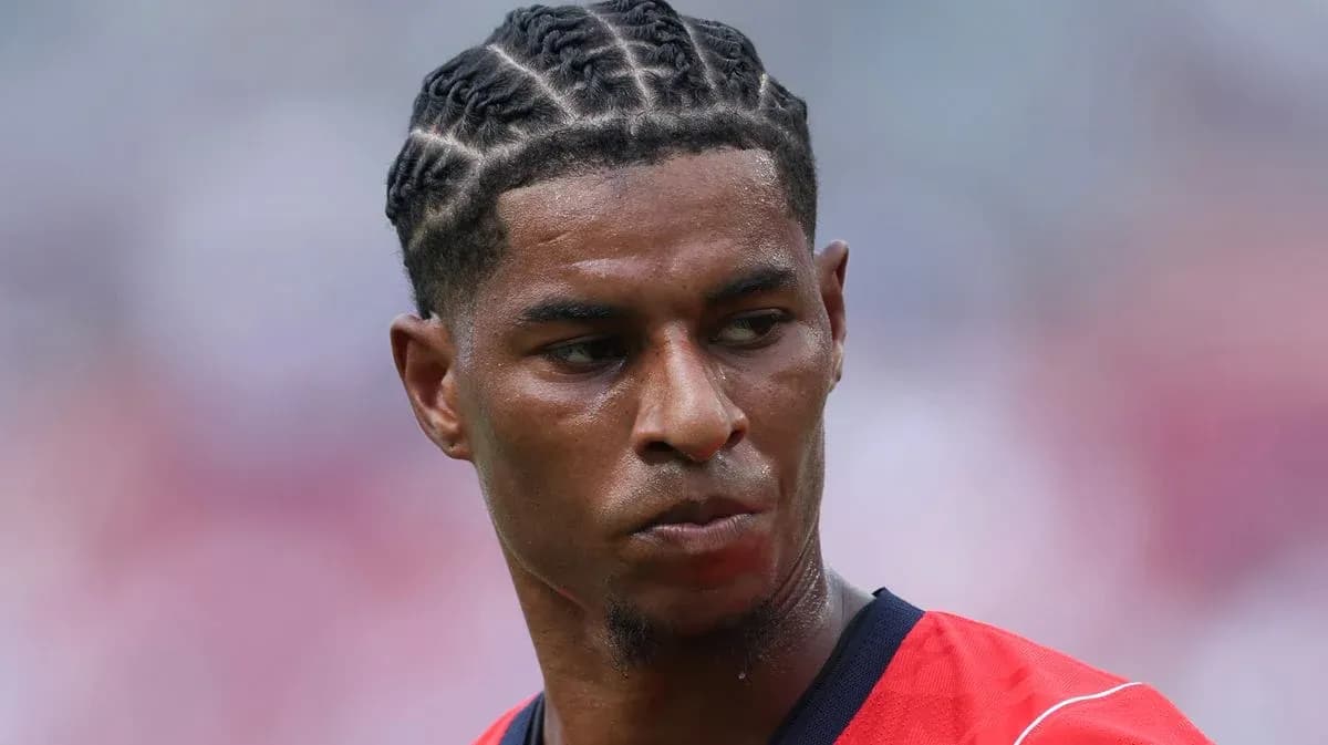 Player with braided hairstyle during match warm-up Player with braided hairstyle during match warm-up