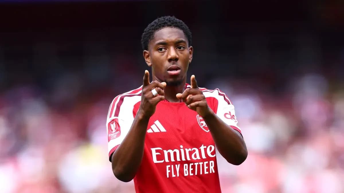 Player gesturing during match in Arsenal kit Player gesturing during match in Arsenal kit