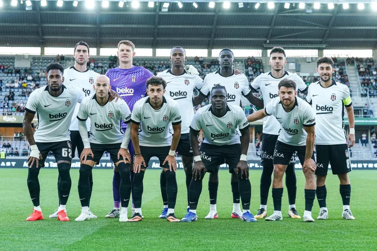 Beşiktaş team lineup before the match Beşiktaş team lineup before the match