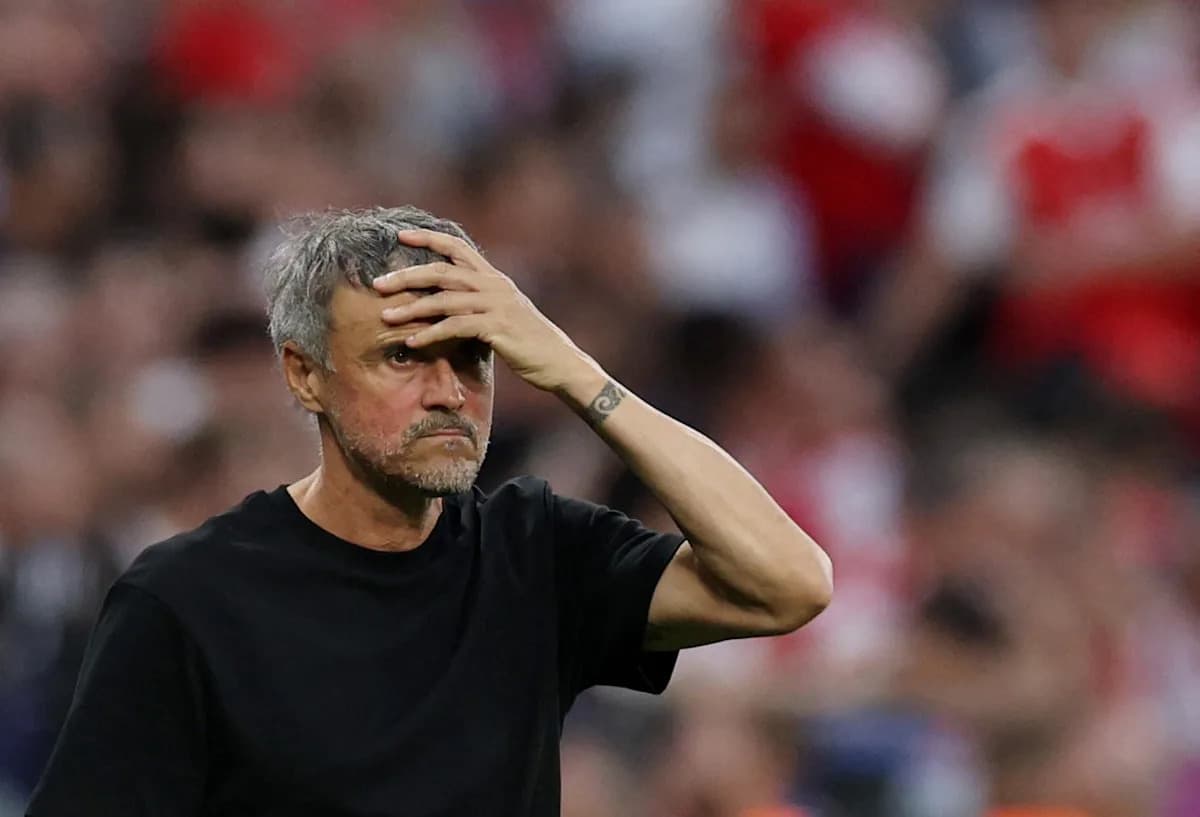 Manager looking concerned during a match Manager looking concerned during a match