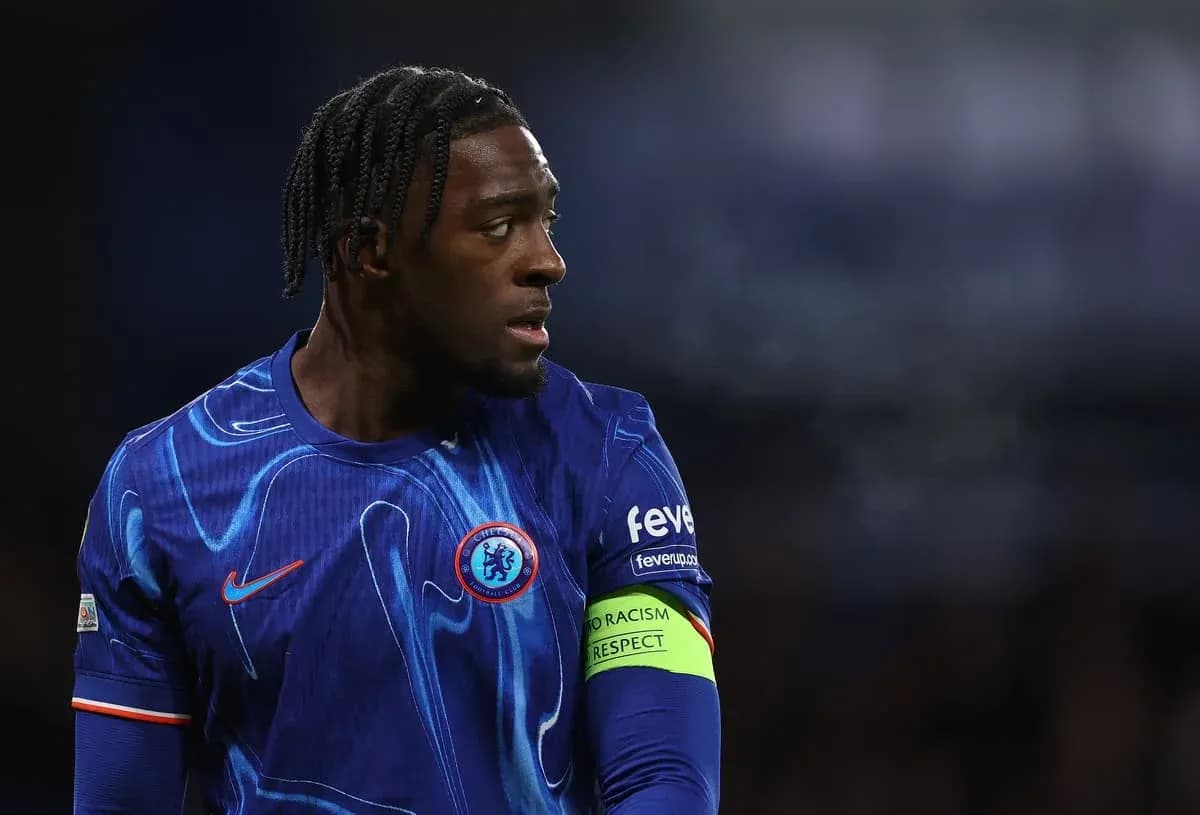 Player in Chelsea kit during match action Player in Chelsea kit during match action