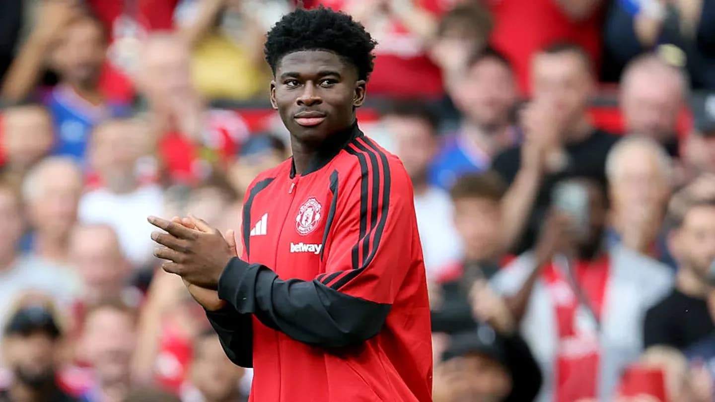 Player clapping during Manchester United match warm-up Player clapping during Manchester United match warm-up