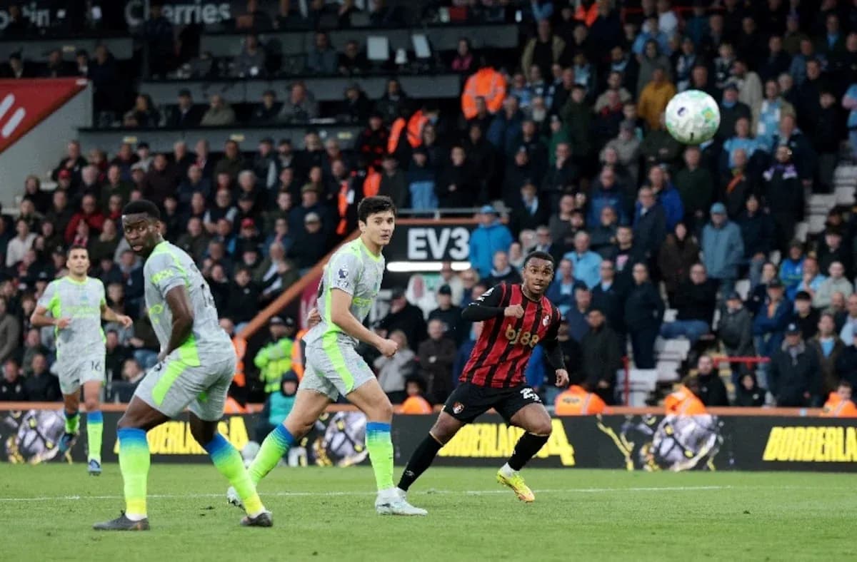 Players in action during Manchester City vs Bournemouth match Players in action during Manchester City vs Bournemouth match