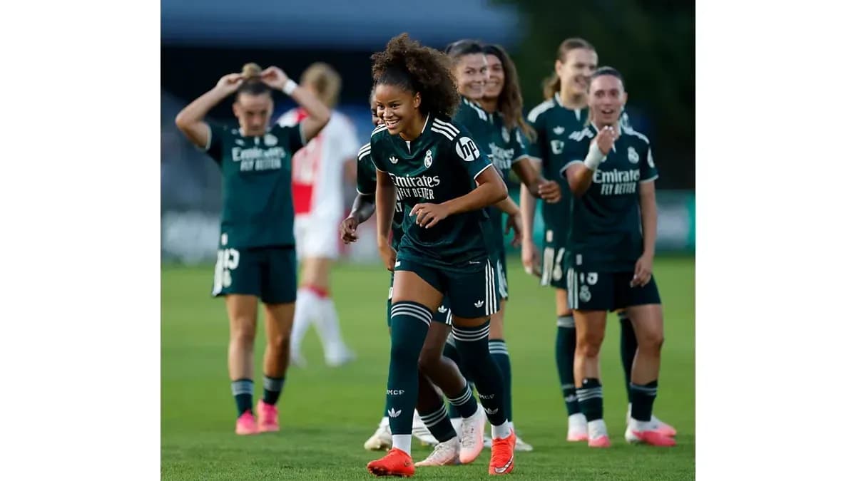 Real Madrid Women celebrating a goal Real Madrid Women celebrating a goal