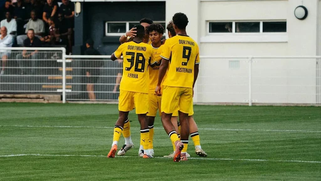 Borussia Dortmund players celebrating a goal together Borussia Dortmund players celebrating a goal together