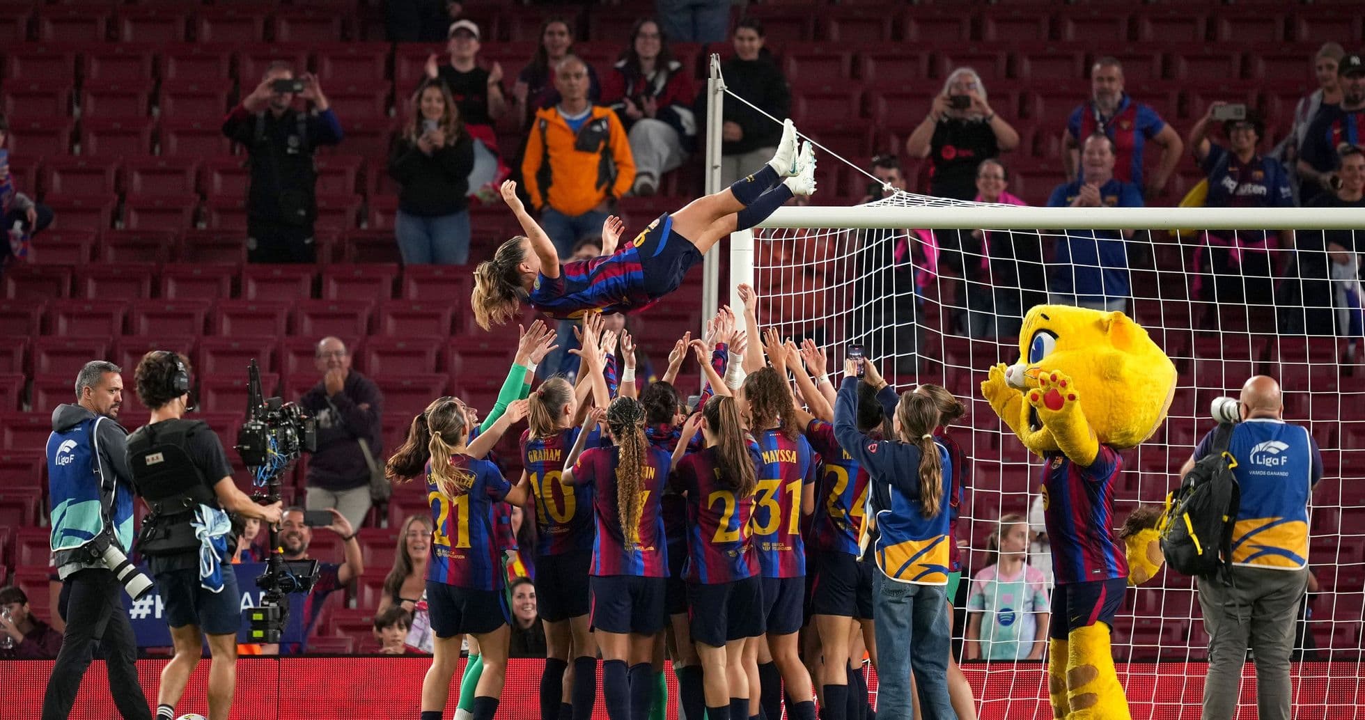 Claudia Pina Nets Four as Barcelona Crush Real Madrid 7-0 in El Clasico Claudia Pina Nets Four as Barcelona Crush Real Madrid 7-0 in El Clasico