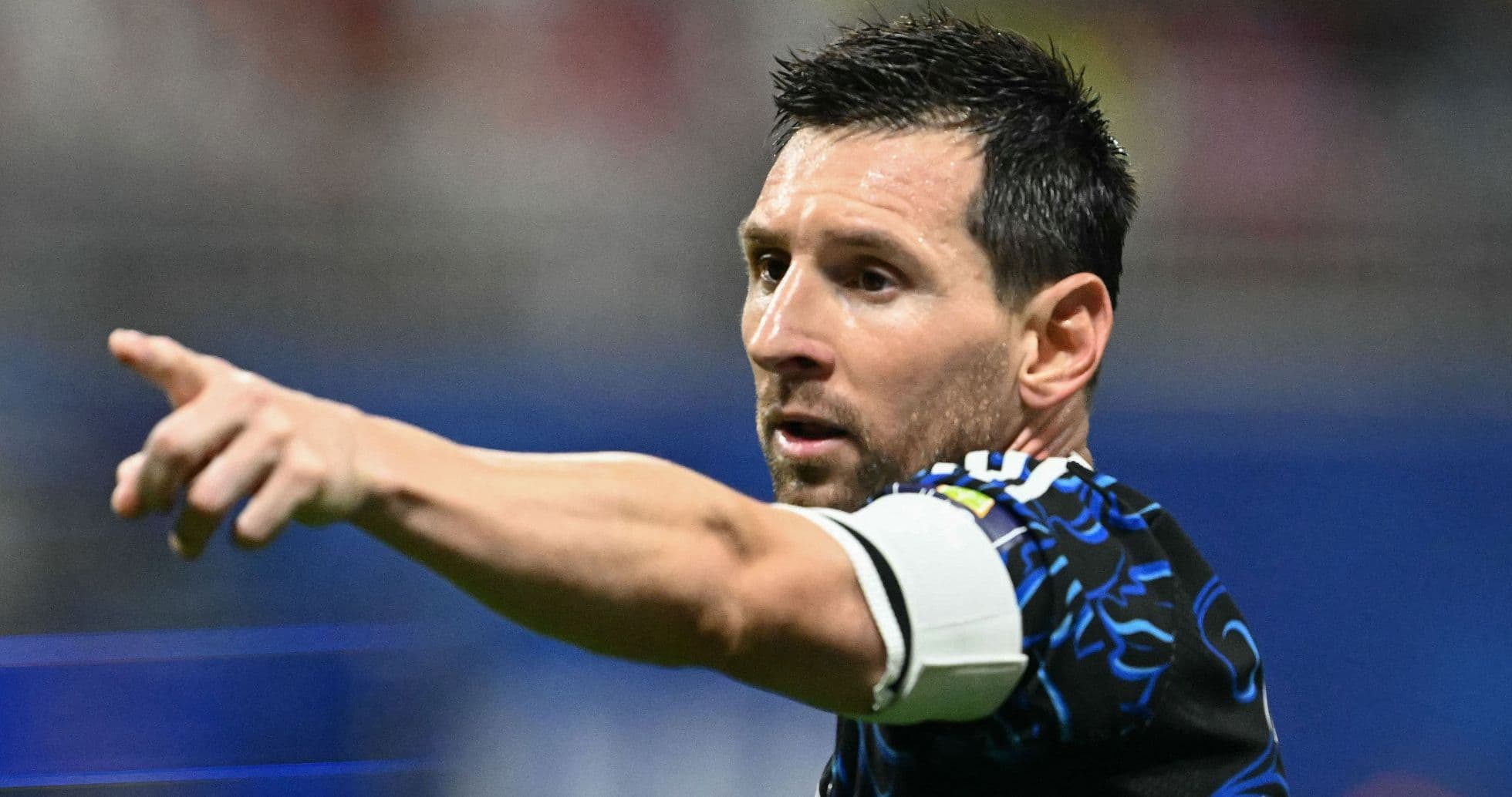 Lionel Messi Examines Jordan Pickford's Penalty Notes After Argentina's World Cup Semi-Final Win Lionel Messi Examines Jordan Pickford's Penalty Notes After Argentina's World Cup Semi-Final Win